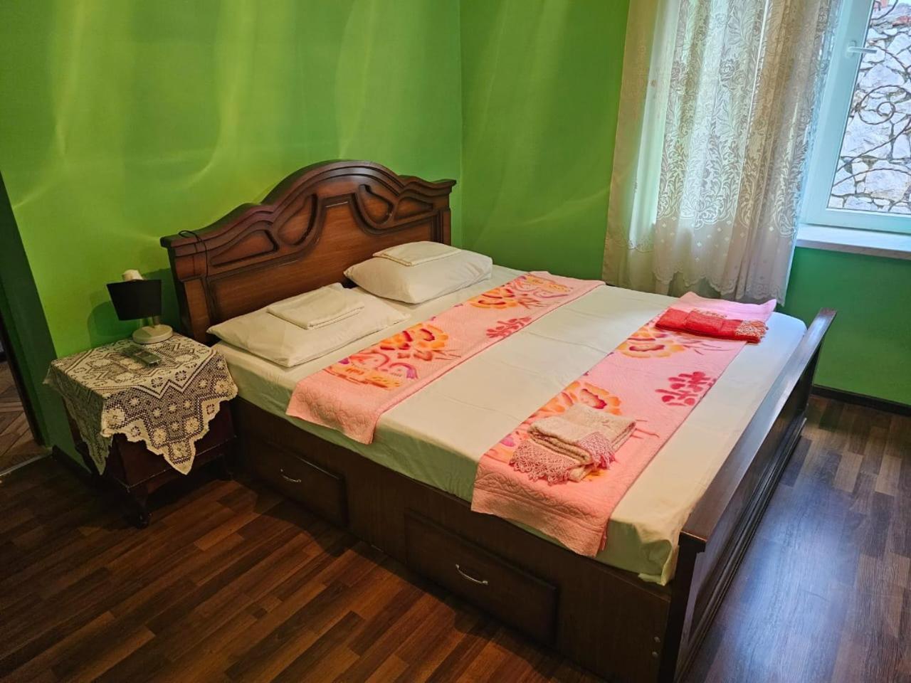 Guest House Amo Kutaisi Bagian luar foto