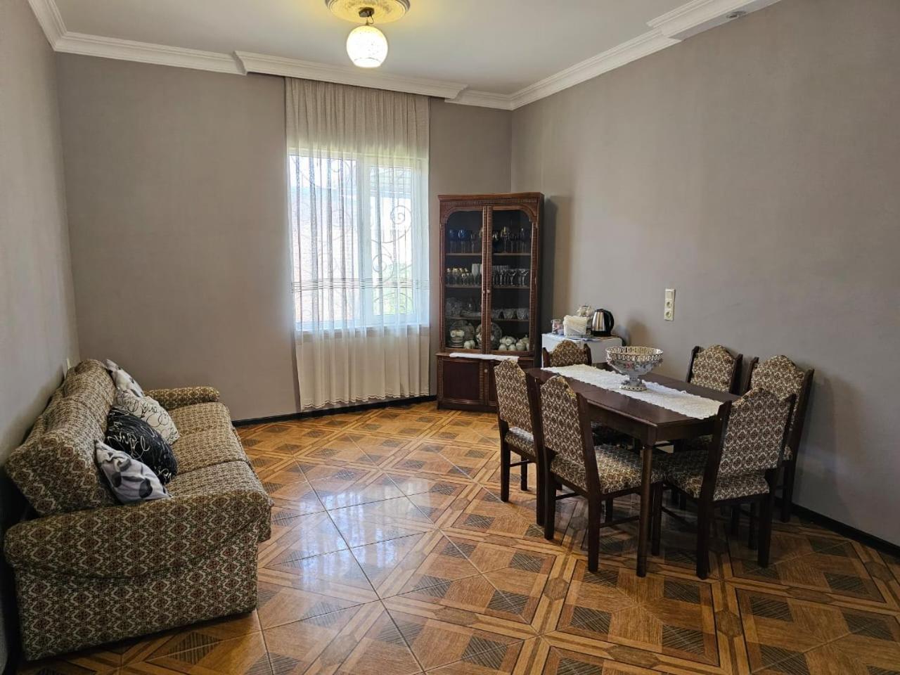 Guest House Amo Kutaisi Bagian luar foto