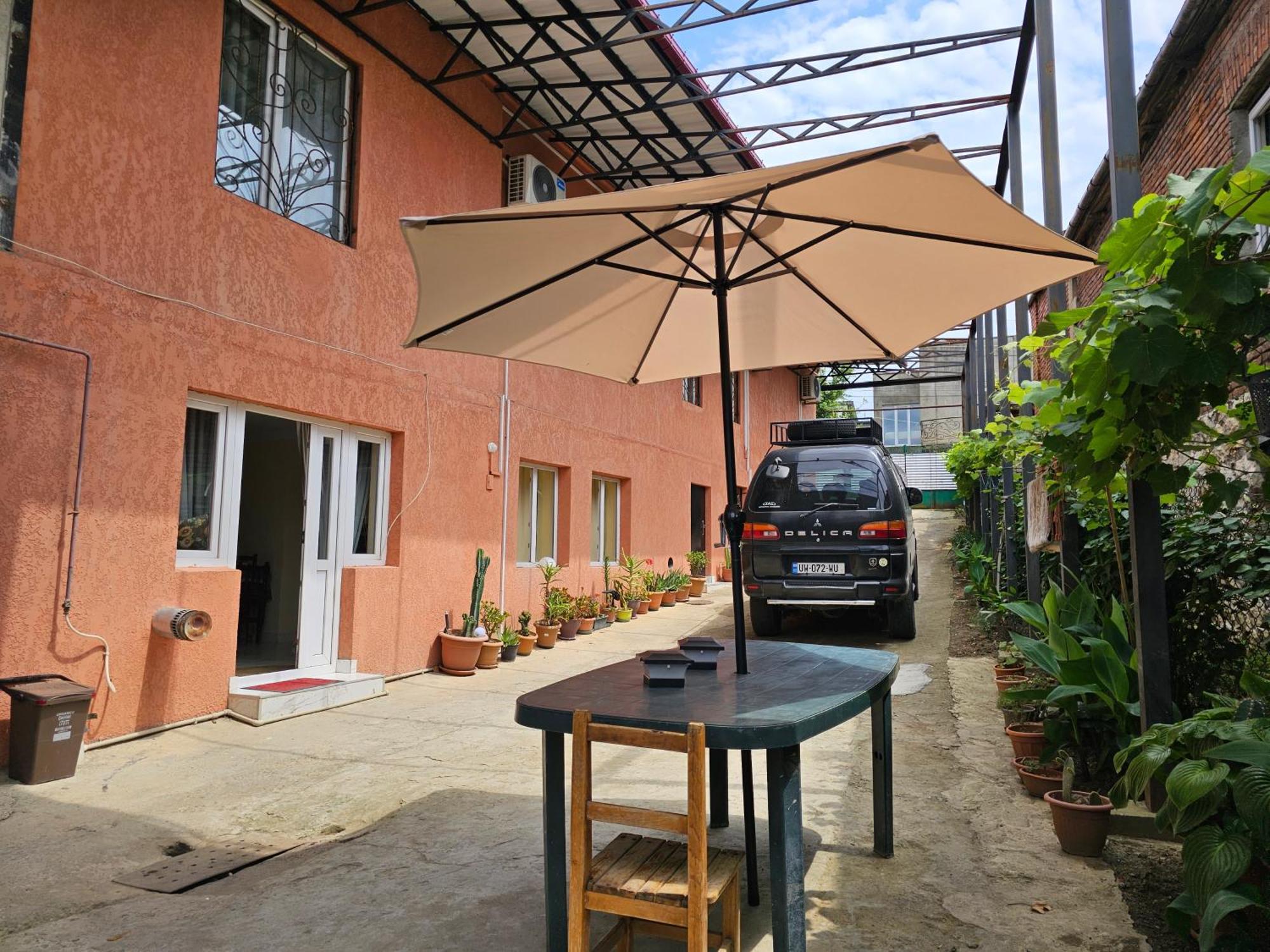 Guest House Amo Kutaisi Bagian luar foto
